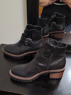 SM New York Black Leather Ankle Boots with Buckle